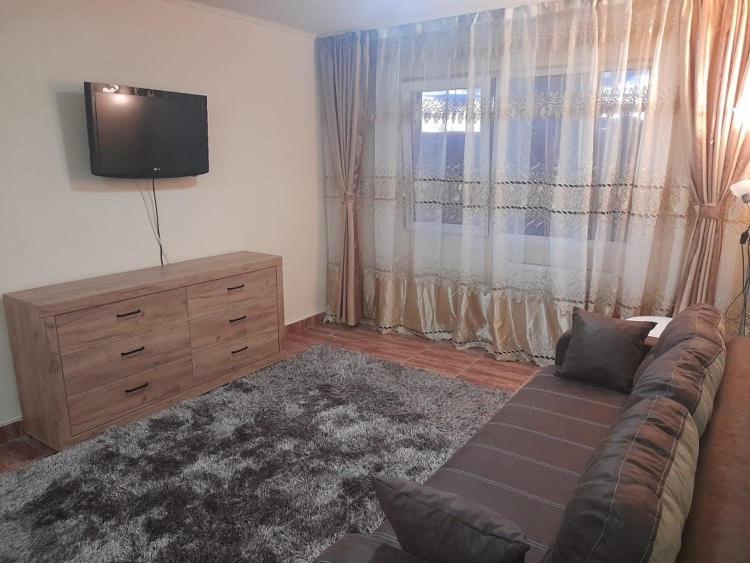 New 33 Bacău Exterior foto